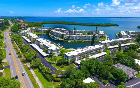 4390 Exeter Dr #208, Longboat Key, FL 34228