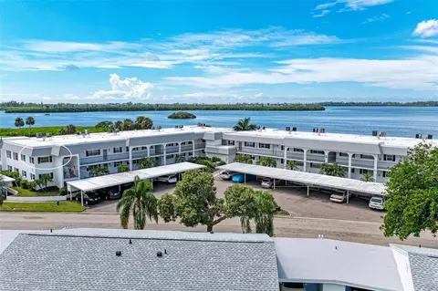 4727 Independence Dr, Bradenton, FL 34210