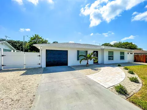 2845 Indianwood Dr, Sarasota, FL 34232