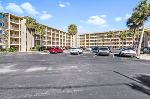 3757 Lake Bayshore Dr #307H, Bradenton, FL 34205
