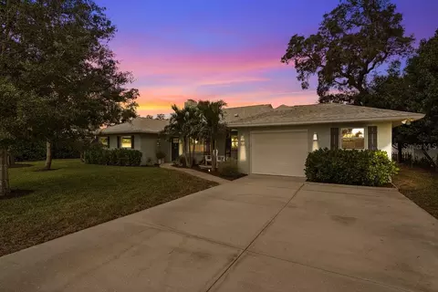 1849 Cockleshell Dr, Sarasota, FL 34231
