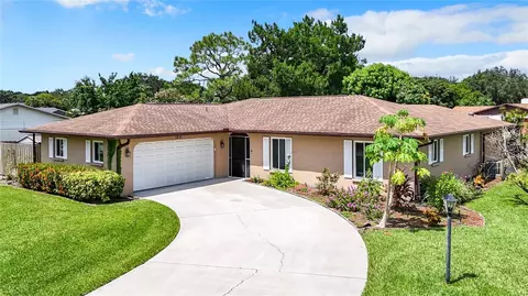 1215 Georgetowne Pl, Sarasota, FL 34232