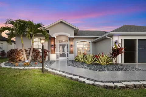 8906 Bernberry St, Sarasota, FL 34240