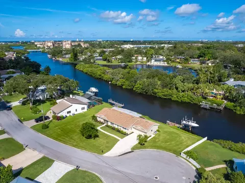 5412 America Dr, Sarasota, FL 34231