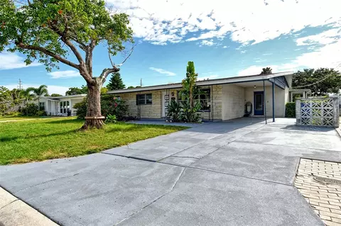 6715 Washington Pl, Bradenton, FL 34207