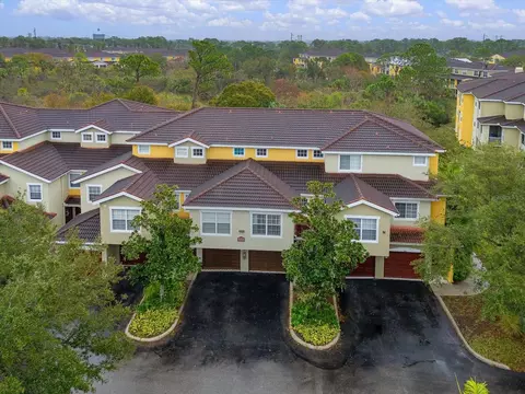 5721 Bentgrass Dr #20-210, Sarasota, FL 34235