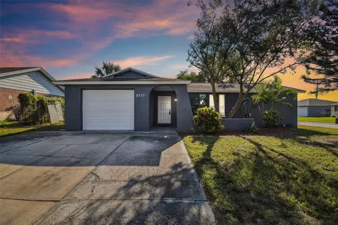 8710 Saint Regis Ln, Port Richey, FL 34668