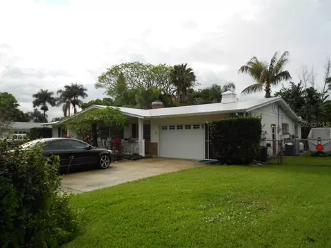 5215 9th Avenue Dr W, Bradenton, FL 34209