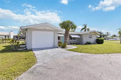 102 E Wentworth St, Englewood, FL 34223