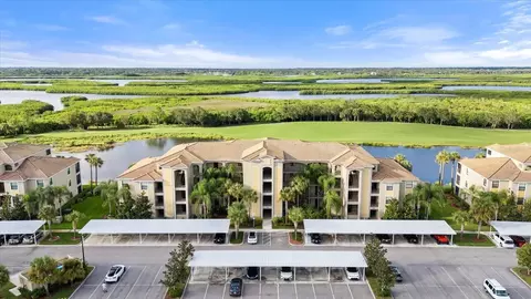 7015 River Hammock Dr #201, Bradenton, FL 34212