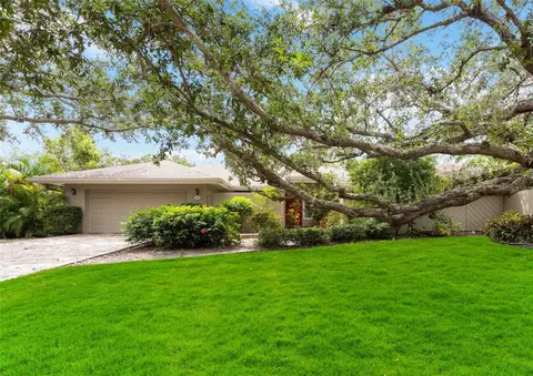 737 Tropical Cir, Sarasota, FL 34242