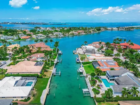 453 E Royal Flamingo Dr, Sarasota, FL 34236