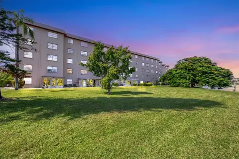 4093 Lake Bayshore Dr #315, Bradenton, FL 34205