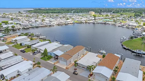 211 Bimini Dr, Palmetto, FL 34221