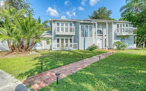 4457 Sandpine Ln, Sarasota, FL 34241