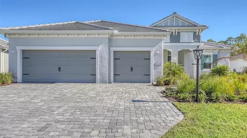 21285 Holmes Cir, Venice, FL 34293