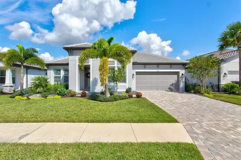 17011 Sweetwater Village Dr, Bradenton, FL 34211