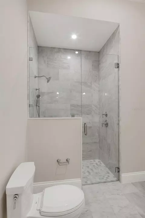 Bath - 4015 NW 85th Ter, Ocala, FL 34482 photo 6 of 7