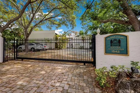 1542 Oak St #6, Sarasota, FL 34236