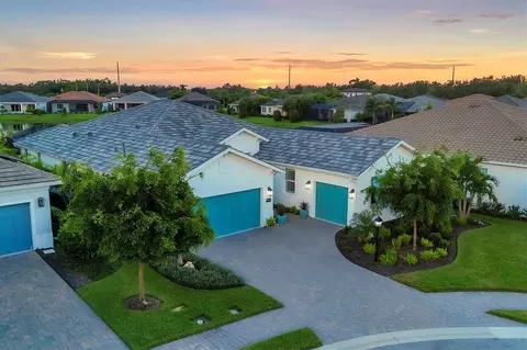 7704 Sandhill Lake Dr, Sarasota, FL 34241