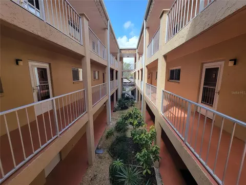 1520 Glen Oaks Dr E #252, Sarasota, FL 34232