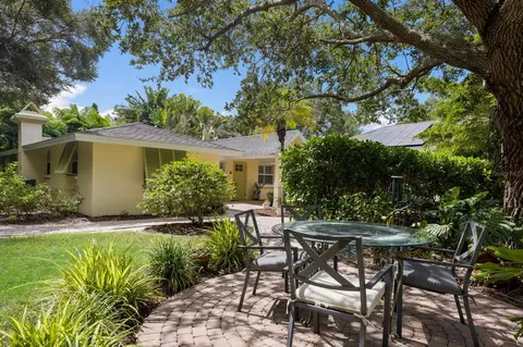 1922 Field Rd, Sarasota, FL 34231