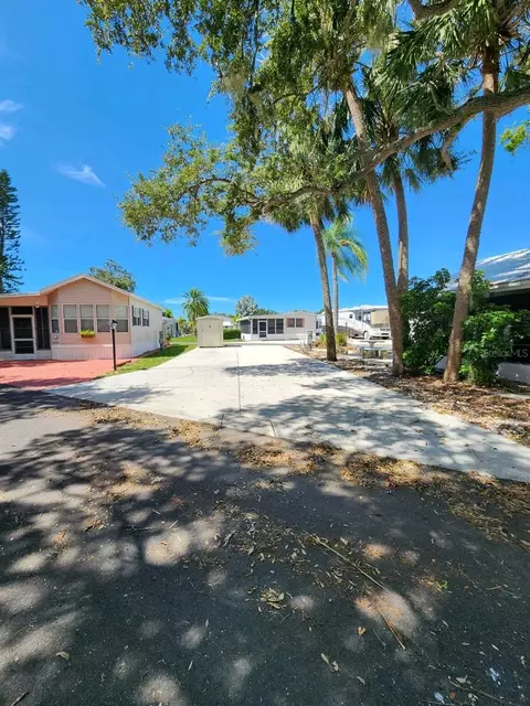 1674 University Pkwy #112, Sarasota, FL 34243