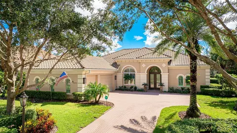 3342 Founders Club Dr, Sarasota, FL 34240