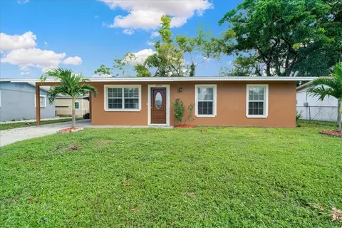 2215 19th St E, Bradenton, FL 34208