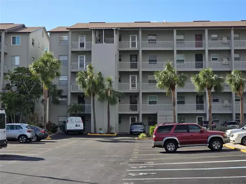 3036 Lake Bayshore Dr #101, Bradenton, FL 34205