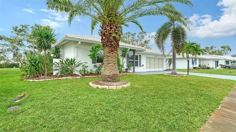1316 Bottlebrush Dr, Bradenton, FL 34208