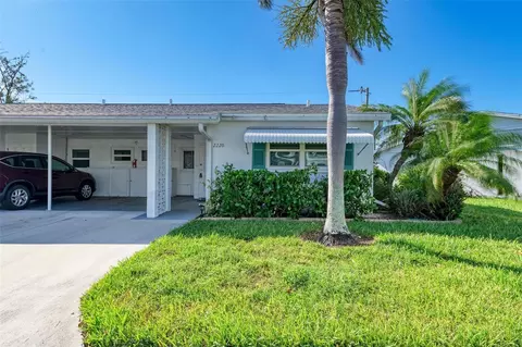 2220 Orange Blossom Ln, Bradenton, FL 34207