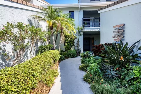 400 Carriage House Ln #102, Nokomis, FL 34275