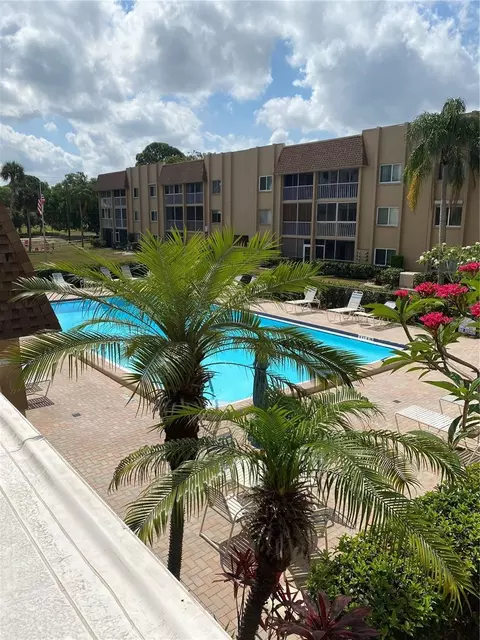 1520 Glen Oaks Dr E #341C, Sarasota, FL 34232