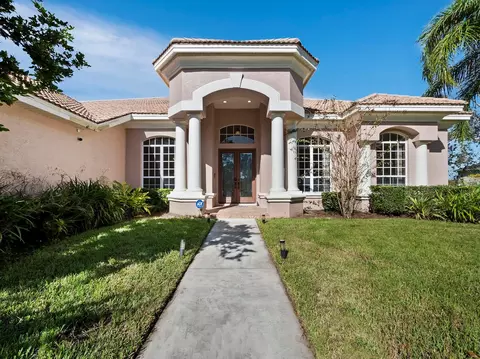 7466 Roebelenii Ct, Sarasota, FL 34241