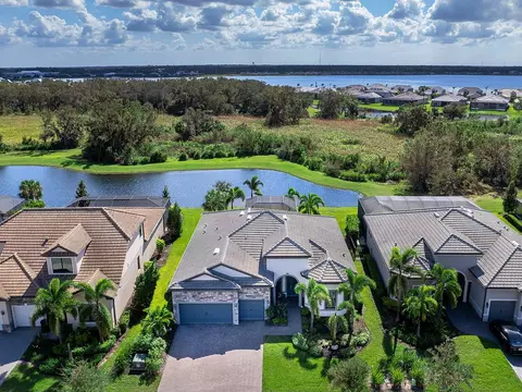 7989 Grande Shores Dr, Sarasota, FL 34240