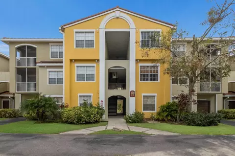 5600 Bentgrass Dr #8-202, Sarasota, FL 34235