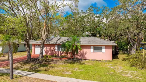 2831 Mayflower St, Sarasota, FL 34231