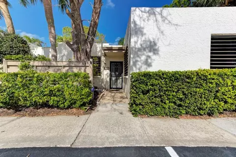 597 Lakeside Dr, Bradenton, FL 34210