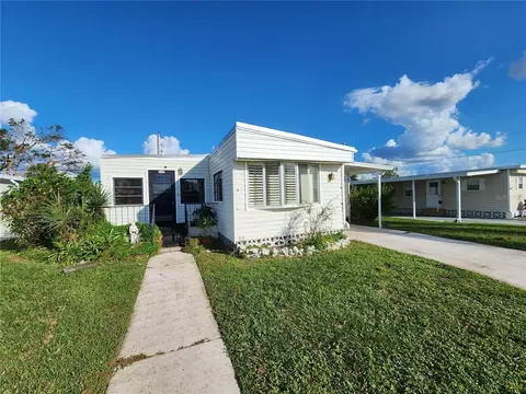 235 Freeport Dr, Sarasota, FL 34233