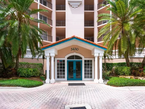 5430 Eagles Point Cir #303, Sarasota, FL 34231