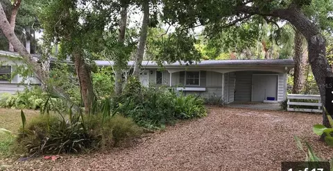 141 Garden Ln, Sarasota, FL 34242