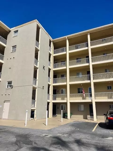 3696 Lake Bayshore Dr #K409, Bradenton, FL 34205