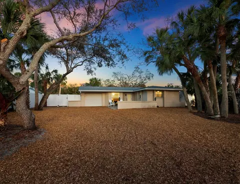 5133 Sandy Beach Ave, Sarasota, FL 34242