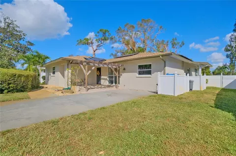 6727 5th St W, Bradenton, FL 34207