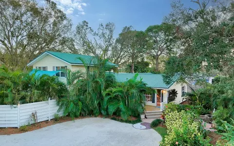 2127 S Jefferson Ave, Sarasota, FL 34239