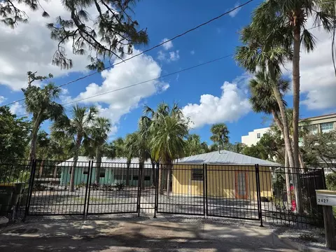 2427 Walker Cir, Sarasota, FL 34234