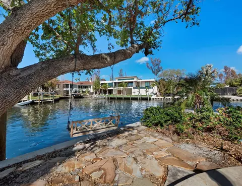 1231 Starboard Ln, Sarasota, FL 34242