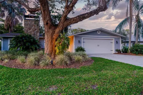 5610 Creekwood Dr, Sarasota, FL 34233