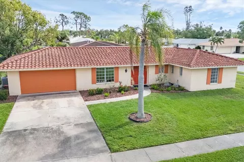 7423 Dickens Dr, Sarasota, FL 34231